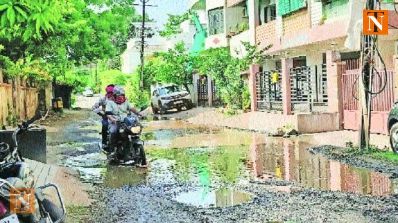 Nagpur's Damaged Road Near Jhulelal Park Poses Serious Risk Among Locals